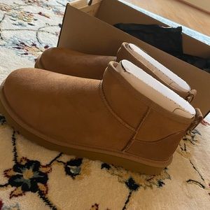 UGG ultra mini Chesnut boots